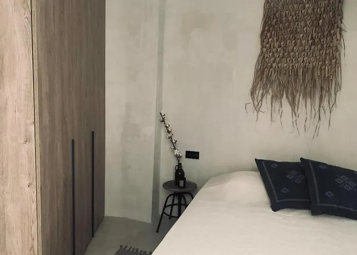 Spacious, Light & Cozy Apartment With Ocean Views