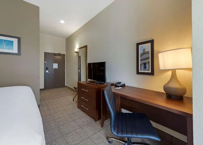 Comfort Inn & Suites Harrah
