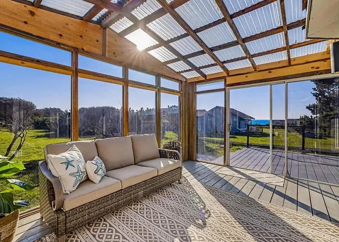 Stylish House With Ocean Views Hot Tub Game Room