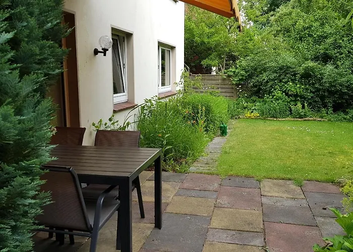 Stadtnahe Wohnung mit Garten und Parkplatz