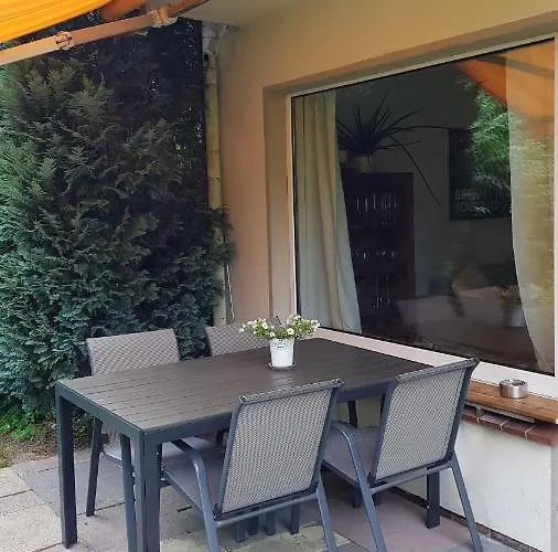 Stadtnahe Wohnung mit Garten und Parkplatz