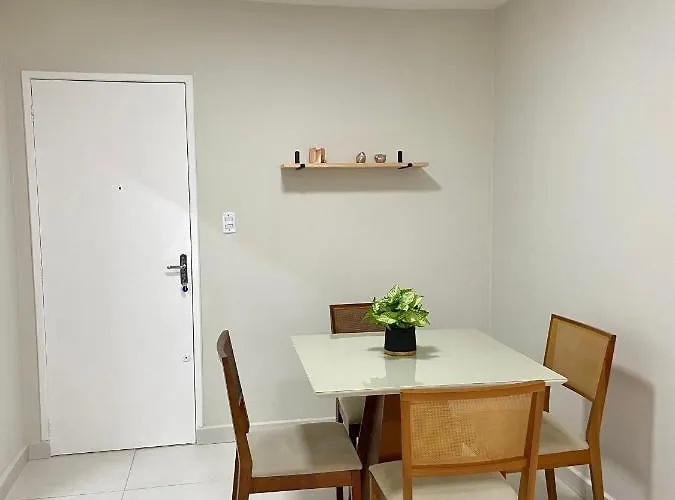 Apartamento no centro, ar-condicionado e garagem