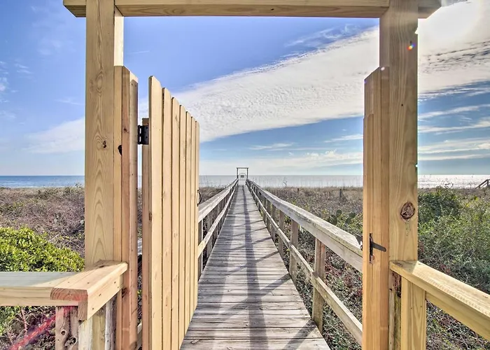 Walk To Shore! Ocean-View Condo In Carolina Beach