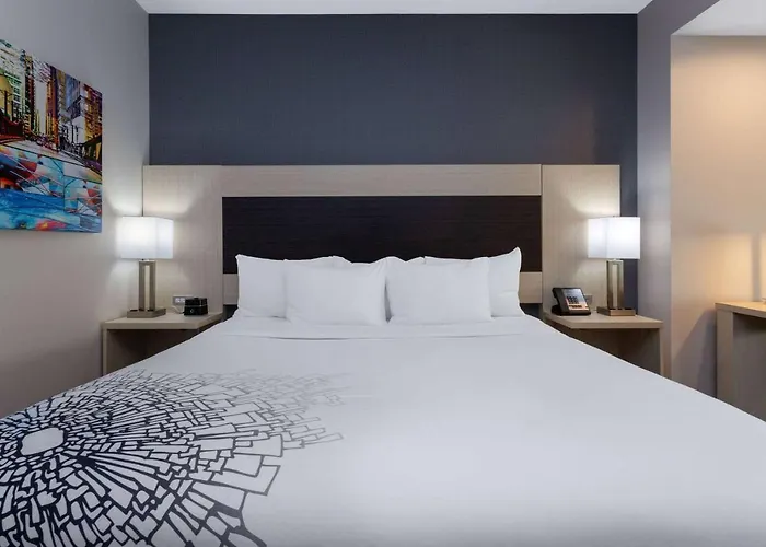 La Quinta Inn & Suites By Wyndham Shorewood