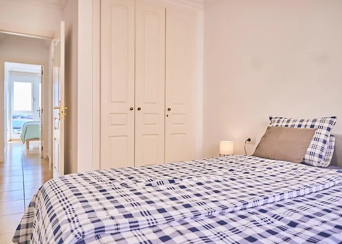 2Bdr Comfy Apartment With Ocean View