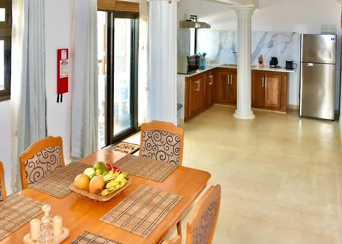 La Petite Maison And Sea Splash