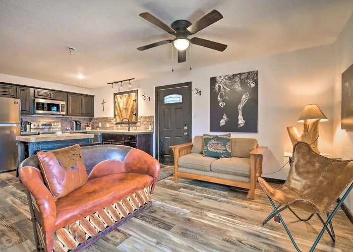 4 Mi To Dtwn: Rustic Fort Worth Apt