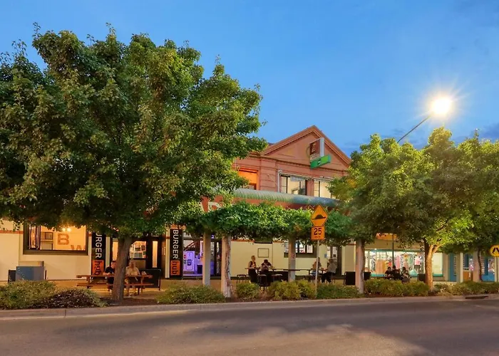 Broadway Hotel