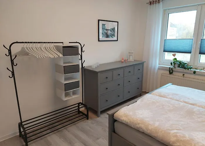 Helles modern eingerichtetes Apartment