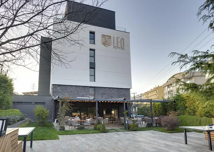 Leo Suites