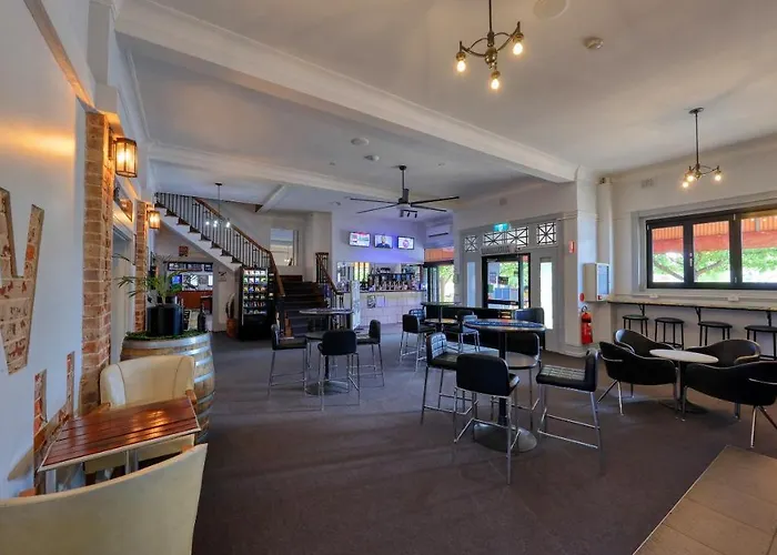 Broadway Hotel