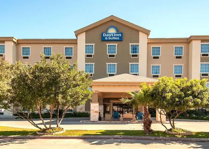 Days Inn & Suites By Wyndham San Antonio Near Frost Bank Center