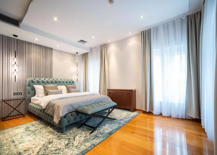 Natali Luxury Suites - Parking -Self Check-In - Pedestrian Zone