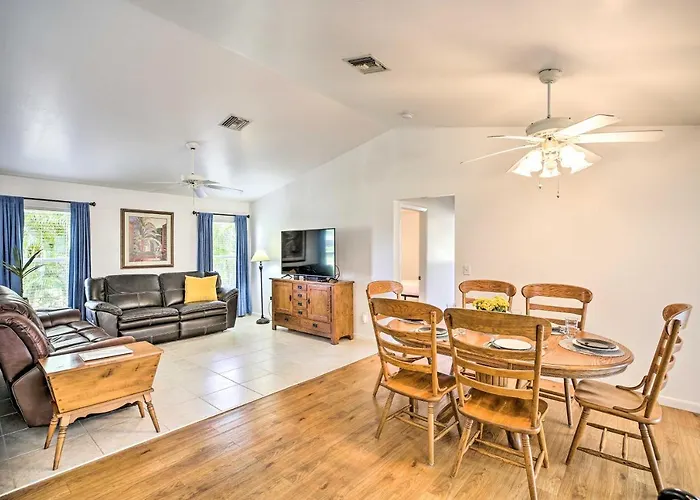 Breezy Cape Coral Oasis, Covered Lanai & Bbq