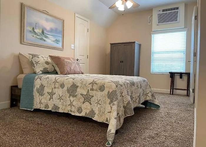 Adorable Private 1-Bedroom Studio On Mini-Farm.