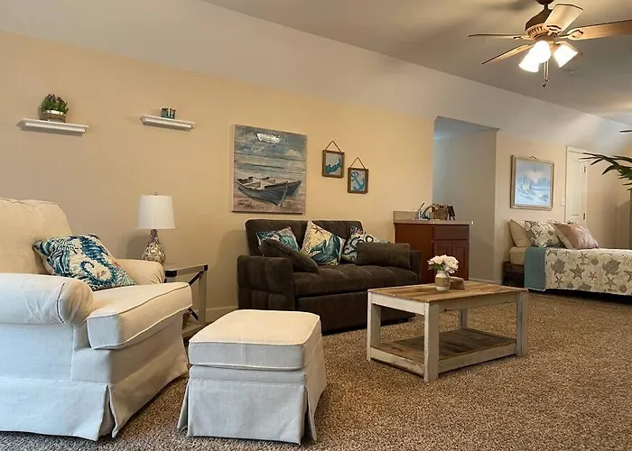 Adorable Private 1-Bedroom Studio On Mini-Farm.