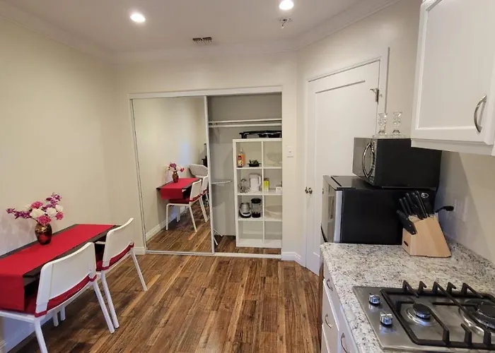 Adorable Modern Guesthouse With Full Kitchen