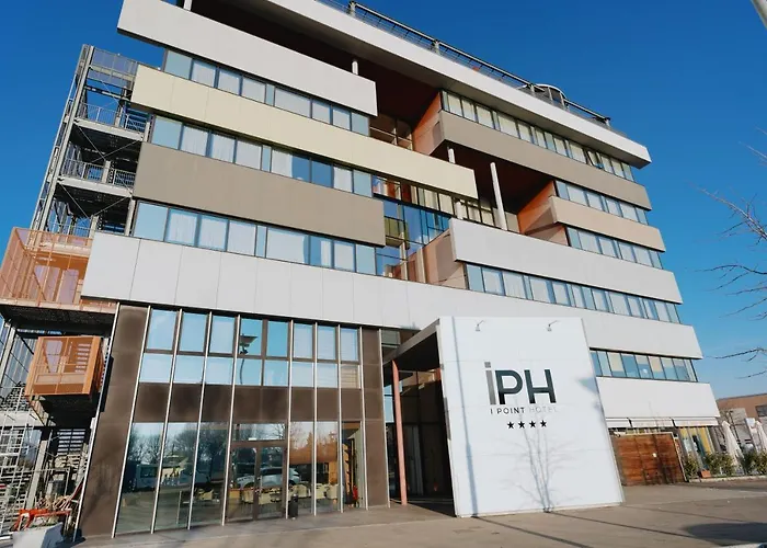 New Ipoint Hotel