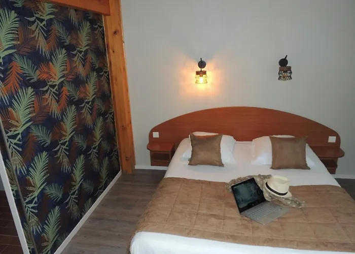 Logis Hotel Les 3 Marchands
