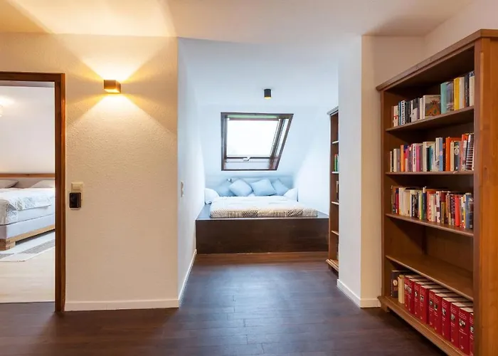 Neue 97,5 qm Ferienwohnung, Balkon und Parkplatz
