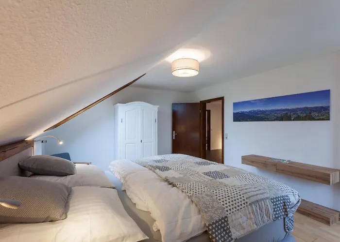 Neue 97,5 qm Ferienwohnung, Balkon und Parkplatz