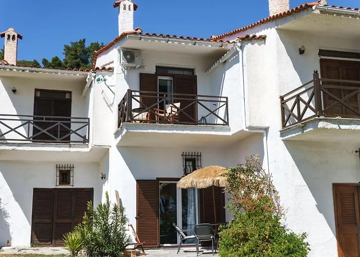 Delfini Villa, Beachfront 2-Bdrm Maisonette