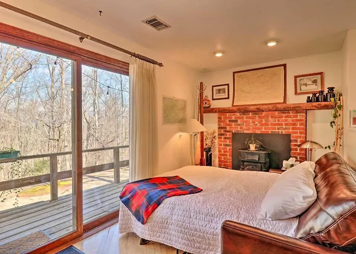 Studio Apartment With Kitchen Very Close To Wcu - Non Smoking & No Pets