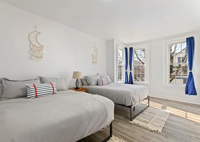 Orange Oasis In The Heart Of East Rock With Free Parking Near Dt And Yale