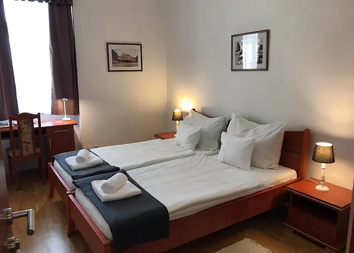 Huszarvar Hotel Kastelyszallo