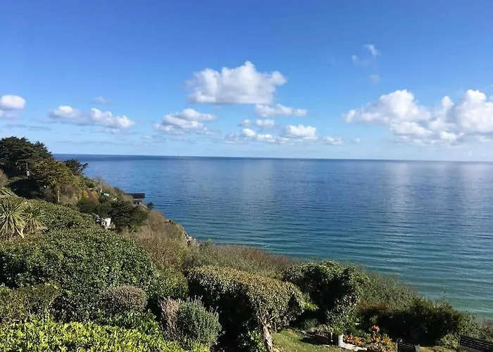 Stylish Coastal Retreat In St Ives With Parking
