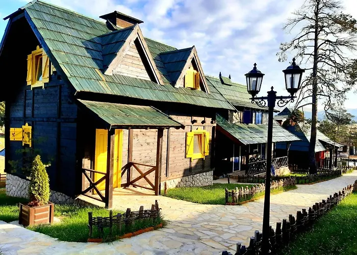 El Paso City, Zlatibor - Unique Wooden Cottages, Treehouse, Wild West Rooms, Accommodation 1-6 People