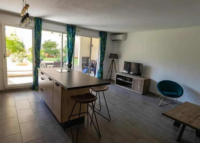 Location Port Frejus, Bord De Mer