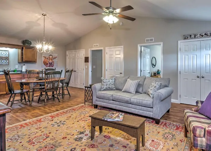 Pet-Friendly Brownsville Retreat W/ Porch!