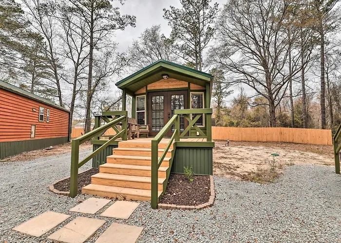 Beautiful New Bern Studio Cabin W/ Fire Pit!