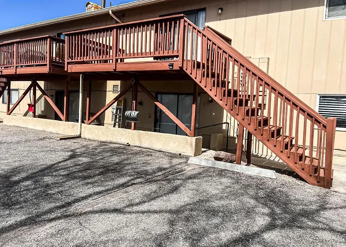 Lovely 2 Bedroom! Close To All In A 4Plex