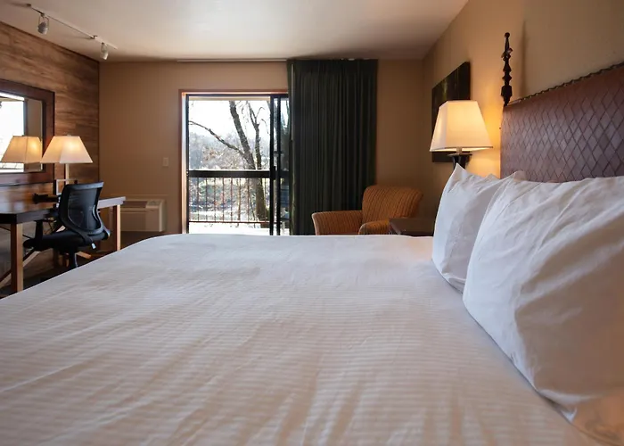Riverside Inn