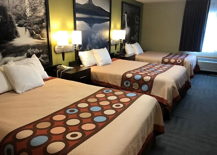 Super 8 By Wyndham Lagrande