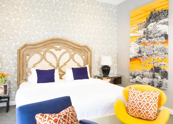 Retro Suites Hotel