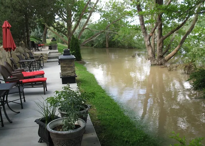 River Terrace Inn