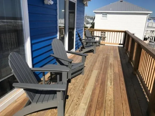 Sea Haven: Oceanfront Family Retreat with Private Deck