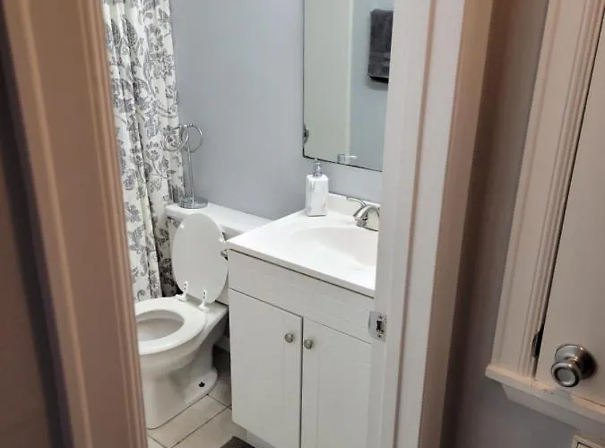 Uptown Landing A Lovely 2 Bedroom 2 Bth Condo Midtown.