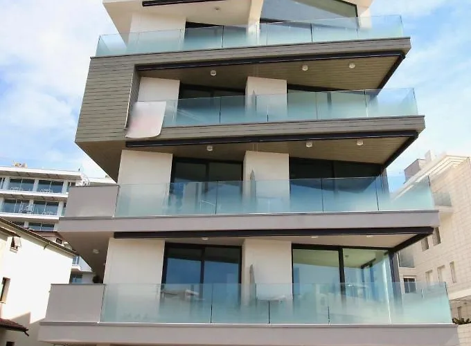 Suite Serenissima Bilocale Con Terrazzo Frontemare - Agenzia Cocal