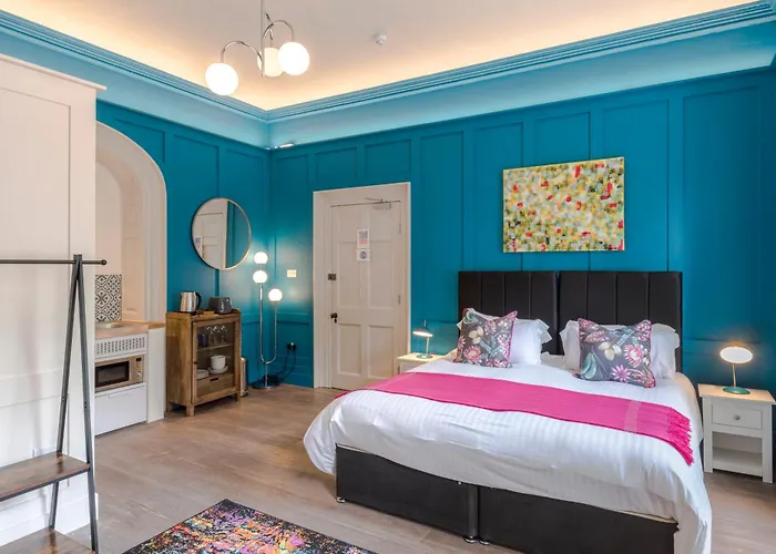4 Berkeley Square I Boutique Apartments