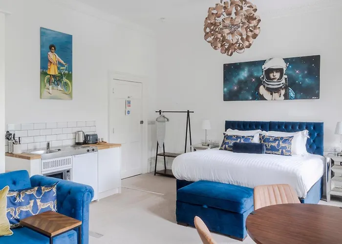 4 Berkeley Square I Boutique Apartments