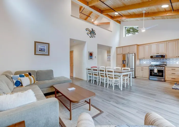 New Home- Minutes From Beach Foosball & Yard