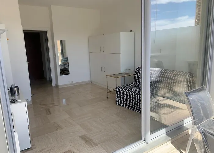Studio With Private Parking