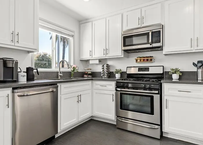 Spacious Coastal Apartment In A Colorful Community - Nrp22-00590