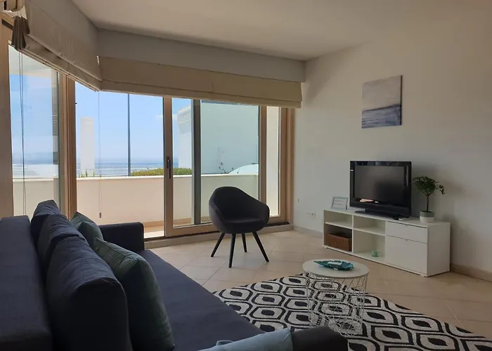 Sesimbra California Beach Apartment