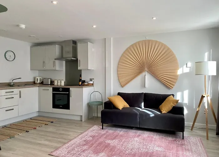 City Centre Apartment - 2 Bedroom - Parking - Award Winning Location