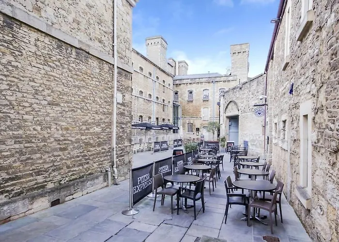 Oxfordshire Living - The Tolkien Apartment - Oxford